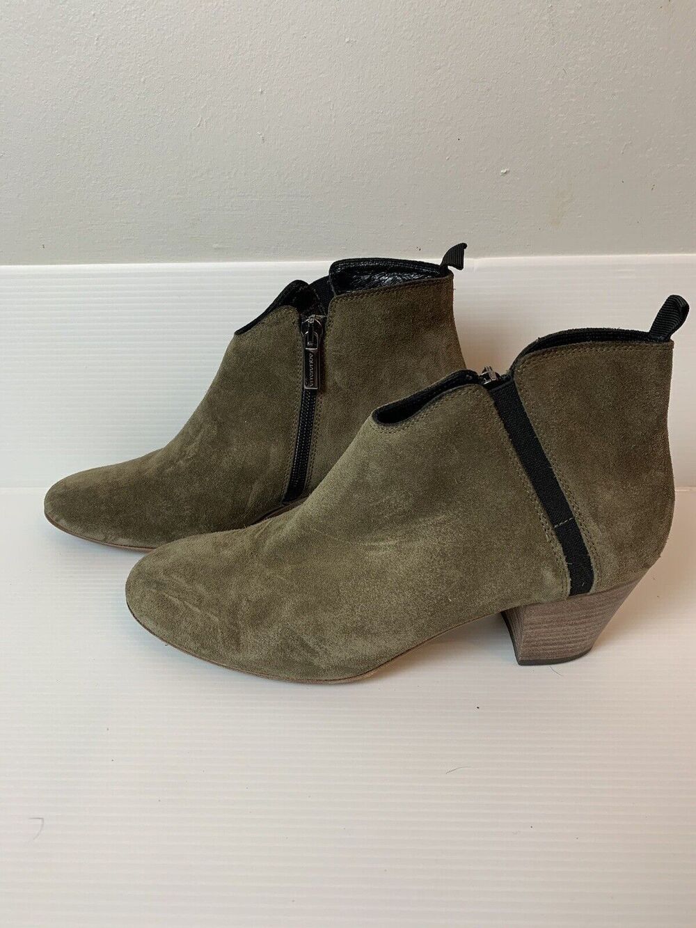 AQUATALIA Women's Suede Made in Italy Olive Green Ankle Boots Low Heel Zip Sz 8